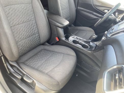 Used 2018 Chevrolet Equinox LT image 11