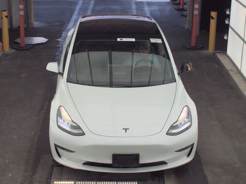 Used 2018 Tesla Model 3 Long Range image 2