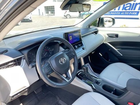 Used 2024 Toyota Corolla Cross LE image 11