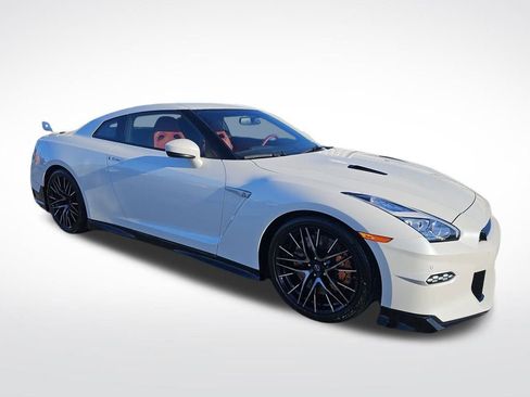 Used 2024 Nissan GT-R Premium w/ Premium Interior Package image 4