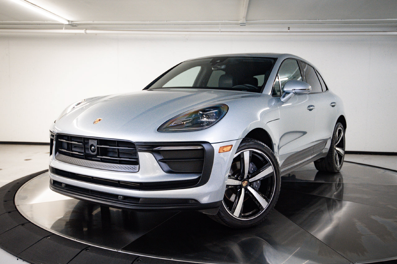 Certified 2023 Porsche Macan AWD/4WD image 1