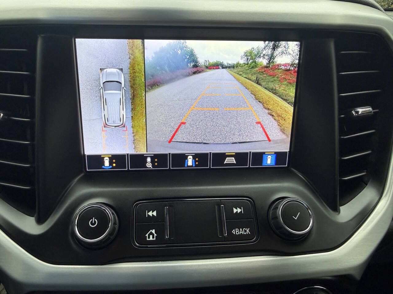 Used 2023 GMC Acadia SLT w/ Technology Package AWD/4WD image 15