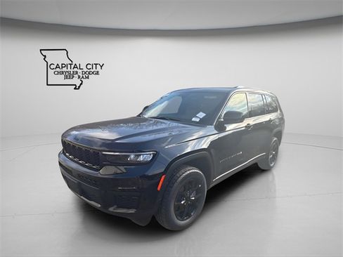 New 2025 Jeep Grand Cherokee L Altitude image 5