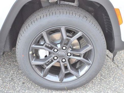 New 2025 Jeep Grand Cherokee Limited image 10