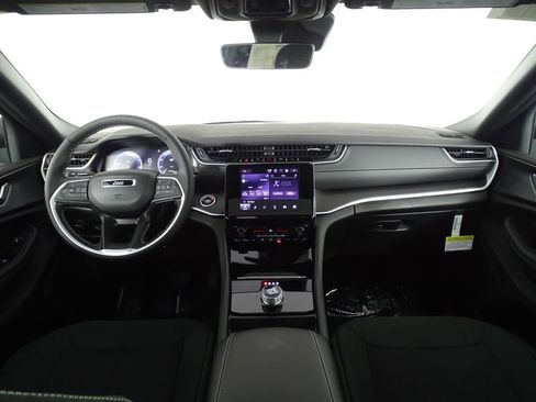 New 2025 Jeep Grand Cherokee L Laredo image 30