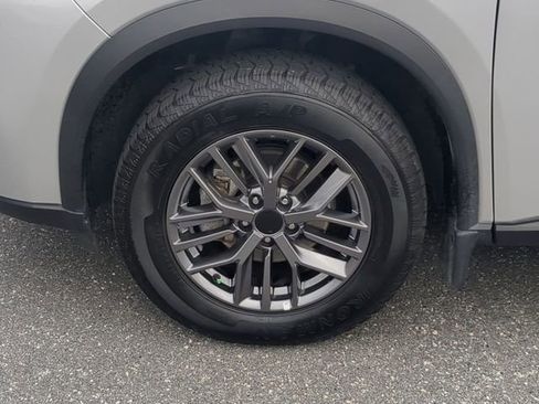 Used 2024 Nissan Rogue S image 15