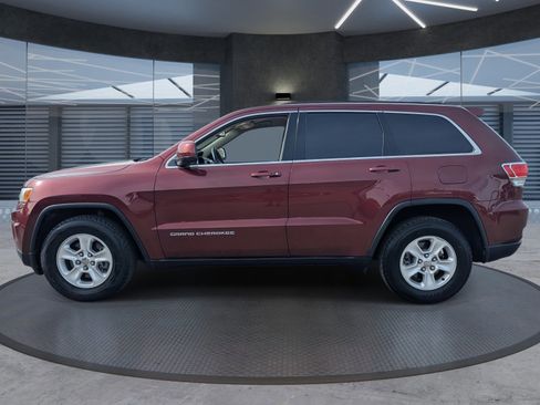 Used 2016 Jeep Grand Cherokee Laredo image 3