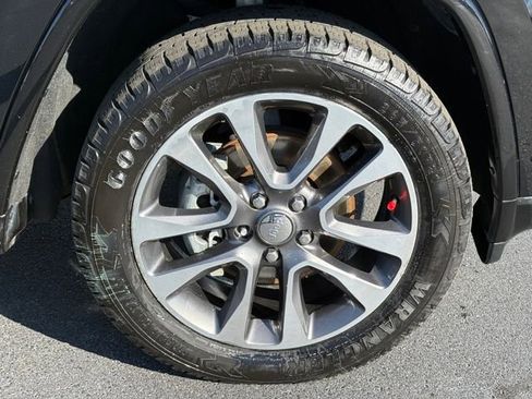 Used 2018 Jeep Grand Cherokee Overland image 27