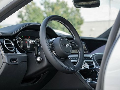 New 2026 Bentley Flying Spur Plug-In Hybrid image 14