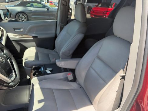 Used 2019 Toyota Sienna XLE FWD image 9