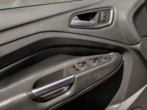 Used 2019 Ford Escape SE FWD image 13