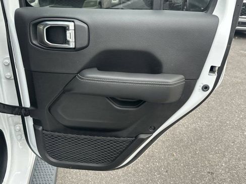 Certified 2022 Jeep Wrangler Unlimited Sahara w/ Cold Weather Group image 21