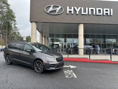 Used 2022 Chrysler Pacifica Touring-L w/ S Appearance Package