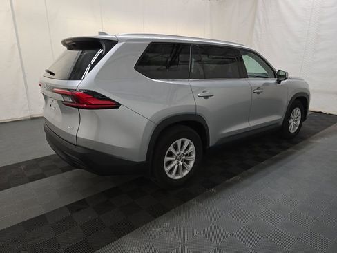 Used 2024 Toyota Grand Highlander XLE FWD image 5