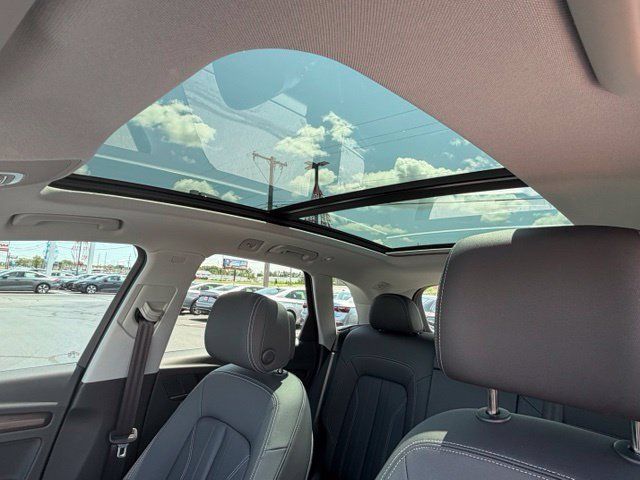 Used 2023 Audi Q5 2.0T Premium Plus w/ Premium Plus Package AWD/4WD image 17