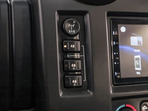 Used 2005 HUMMER H2 SUT Sport Utility Pickup 4D w/ Preferred Equipment Group image 21