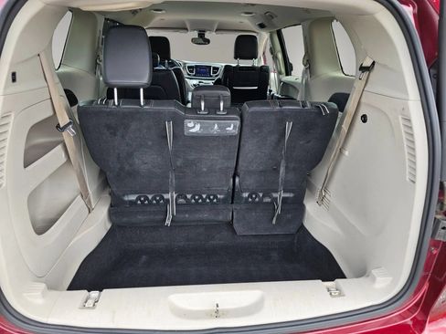 Used 2017 Chrysler Pacifica Touring-L Plus FWD image 10