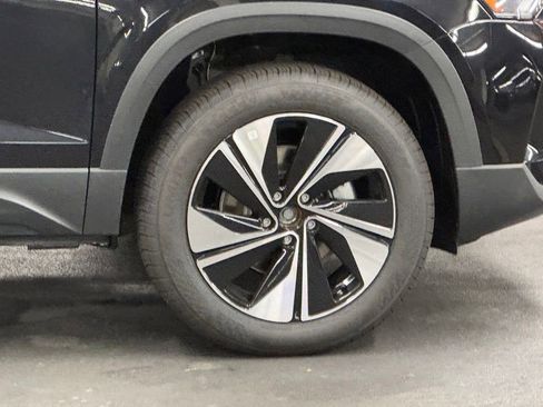 New 2025 Volkswagen Taos SE image 40