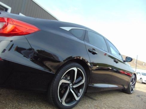Used 2018 Honda Accord Sport image 15