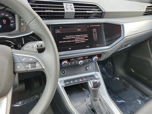 New 2025 Audi Q3 2.0T Premium image 24