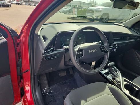 Used 2023 Kia Niro LX image 12