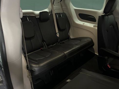 Used 2021 Chrysler Voyager Lxi image 14