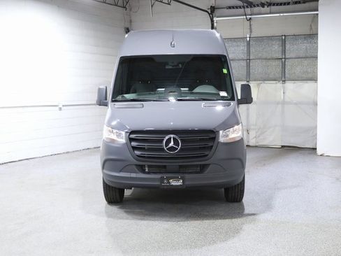 Used 2025 Mercedes-Benz Sprinter 2500 image 6