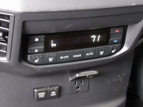 Certified 2024 Toyota Sequoia Platinum image 39