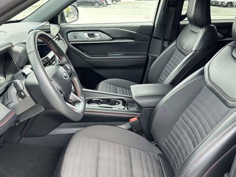 Used 2025 Ford Explorer ST-Line w/ ST-Line Street Pack AWD/4WD image 8
