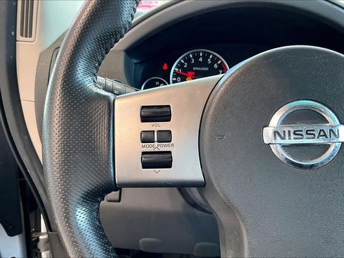 Used 2005 Nissan Pathfinder LE RWD image 16
