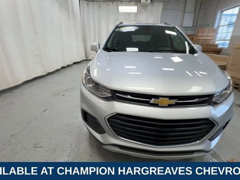 Certified 2022 Chevrolet Trax LT w/ LT Convenience Package image 3