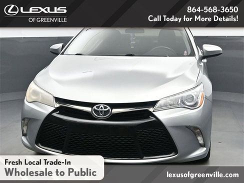 Used 2017 Toyota Camry SE image 3