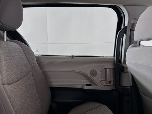 Used 2024 Toyota Sienna LE image 25