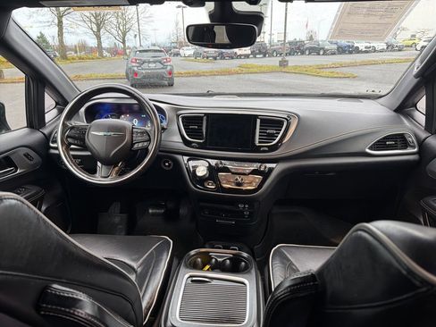 Used 2019 Chrysler Pacifica Limited w/ Advanced Safetytec Group image 24