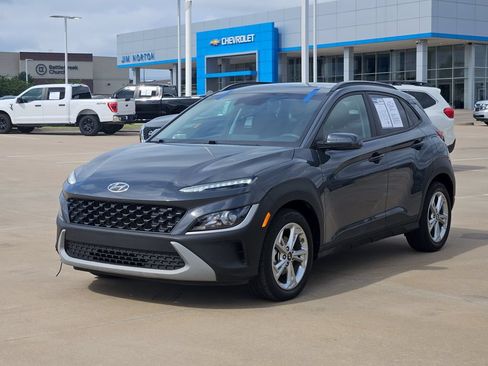 Used 2023 Hyundai Kona SEL w/ Cargo Package FWD image 4