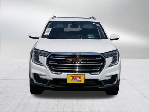 Used 2022 GMC Terrain SLT w/ Infotainment Package II AWD/4WD image 2