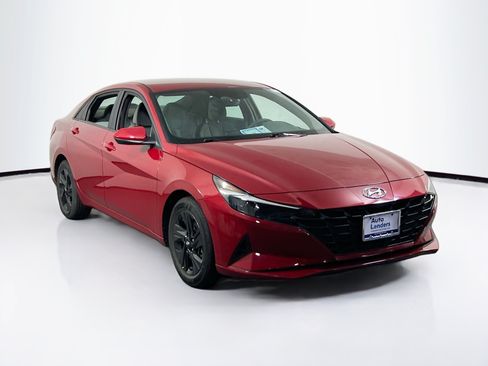 Used 2023 Hyundai Elantra SEL w/ Cargo Package FWD image 3