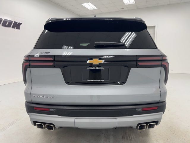 Used 2026 Chevrolet Traverse LT FWD image 6