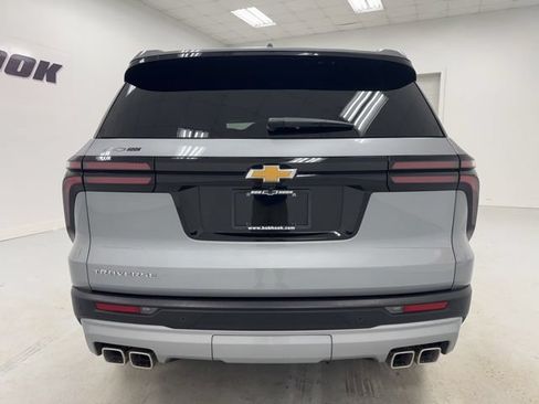 Used 2026 Chevrolet Traverse LT FWD image 6