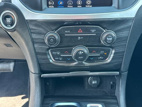 Used 2022 Chrysler 300 Touring w/ Sport Appearance Package RWD image 12