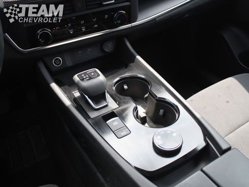 Used 2023 Nissan Rogue S AWD/4WD image 18