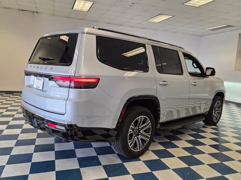 Used 2025 Jeep Wagoneer 4WD image 7