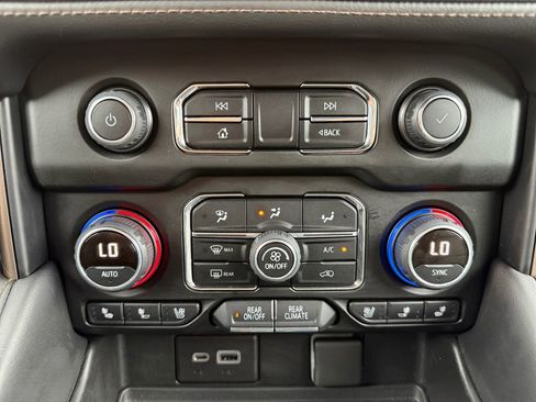 Used 2022 Chevrolet Tahoe High Country w/ Premium Package 2 AWD/4WD image 16