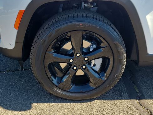 New 2025 Jeep Grand Cherokee Limited image 16