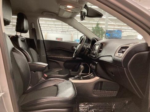 Used 2017 Jeep Compass Latitude w/ Cold Weather Group FWD image 15
