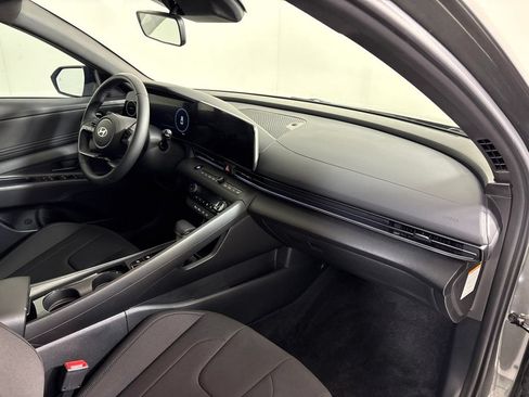 Certified 2025 Hyundai Elantra SEL FWD image 13