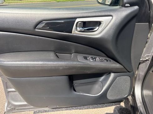 Used 2020 Nissan Pathfinder SV AWD/4WD image 14