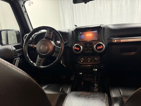 Used 2012 Jeep Wrangler Unlimited Rubicon AWD/4WD image 21