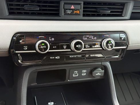 Used 2025 Honda Pilot Touring image 20