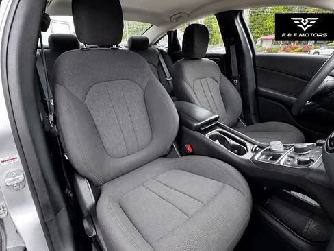 Used 2015 Chrysler 200 Limited FWD image 9